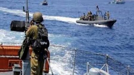  بحرية الاحتلال طاردت الصيادين على بعد 3 أميال، وأطلقت صوبهم الرصاص المعدني المغلف بالمطاط